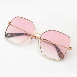 Occhiali da sole a forma di del metallo del Pentagono delle signore di stile di vita delle donne alla moda su ordinazione degli occhiali da sole fornitore